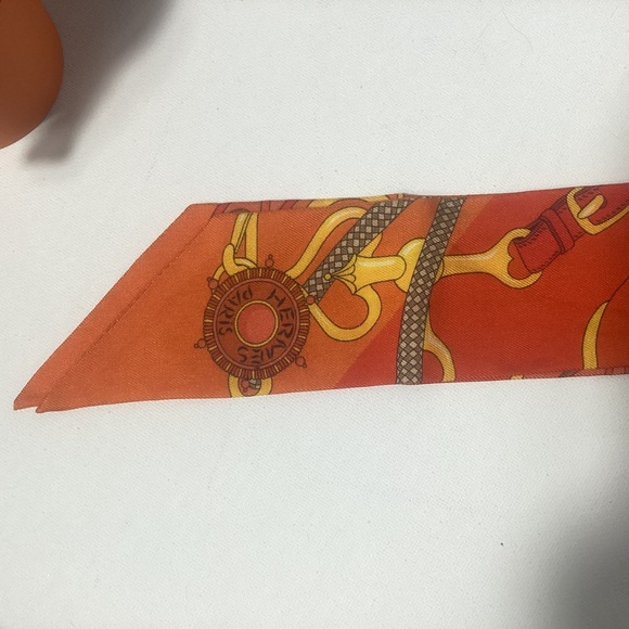 Authentic Hermes Silk Twilly Scarf with Box - Picture 5 of 7